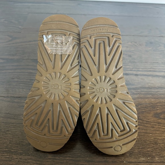 Ugg woman’s classic boot mini II size 8 - Picture 10 of 11